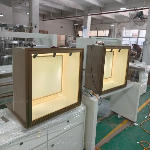 嵌入式墙体珠宝橱窗展柜 轻奢拉丝金射灯款玻璃展示柜 高端珠宝店定制源头工厂