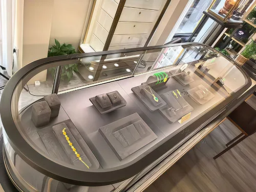 极简轻奢弧形珠宝展柜，打造高级珠宝沉浸式展示空间