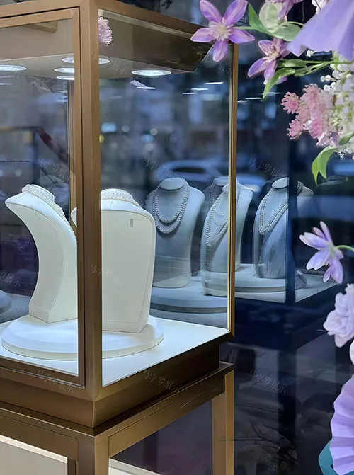 轻奢香槟金珠宝高柜定制案例 | 网红打卡款珠宝展柜