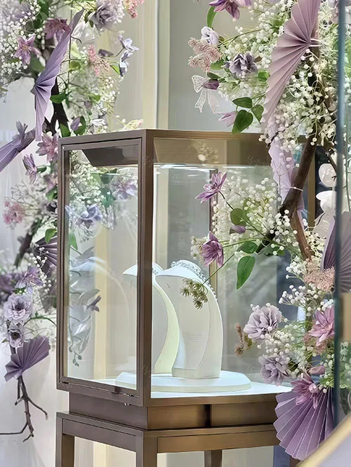 轻奢香槟金珠宝高柜定制案例 | 网红打卡款珠宝展柜