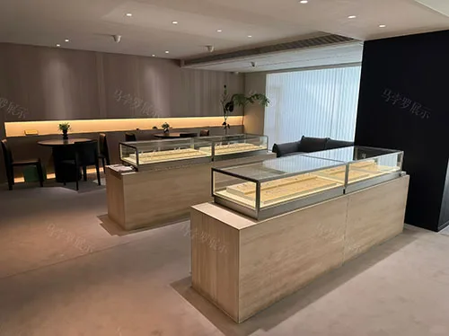 侘寂风珠宝展柜，打造低饱和质感的高级珠宝空间
