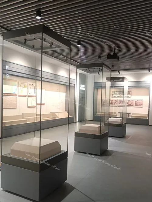 专业级无眩光照明+全密封防护 高端文物独立展柜定制
