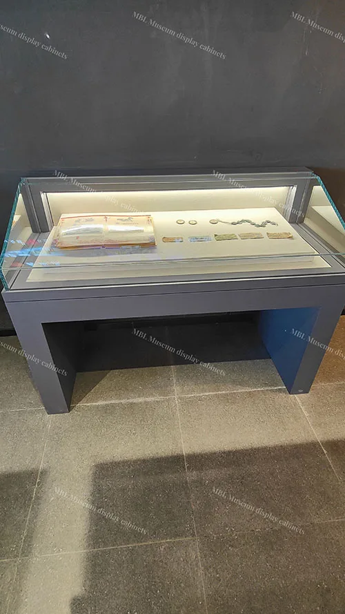 马孛罗珠宝展柜定制实拍图