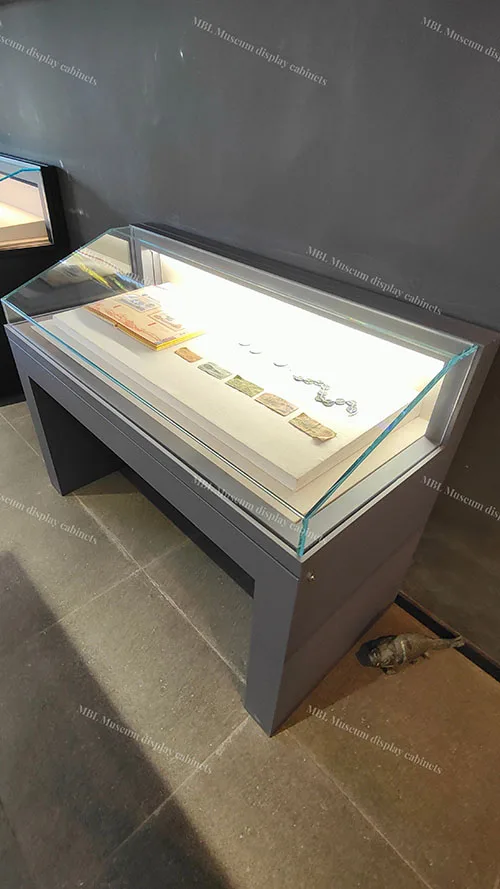 马孛罗珠宝展柜定制实拍图