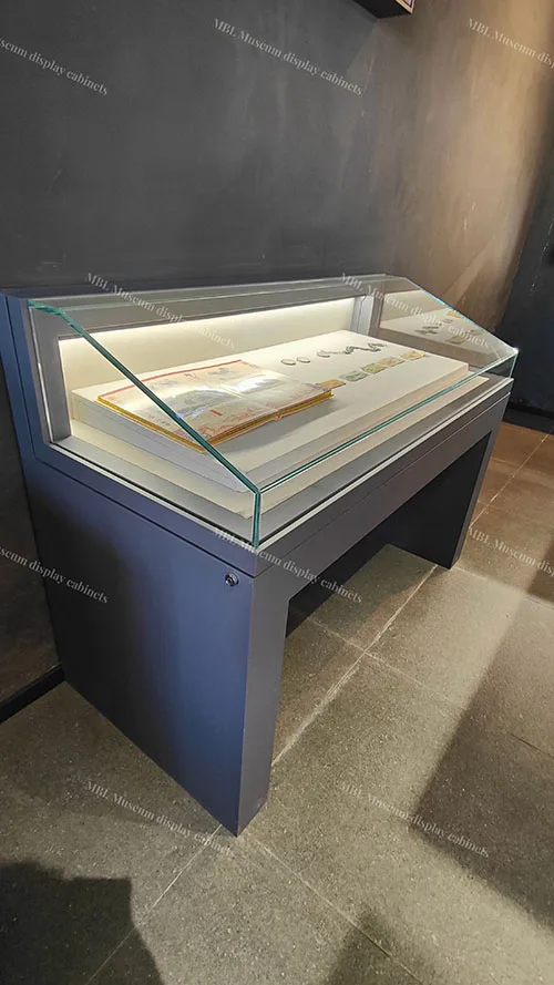 马孛罗珠宝展柜定制实拍图