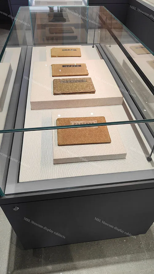 博物馆平面文物专用平柜｜古籍书画低反射玻璃恒温恒湿展示柜