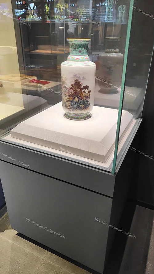 马孛罗珠宝展柜定制实拍图