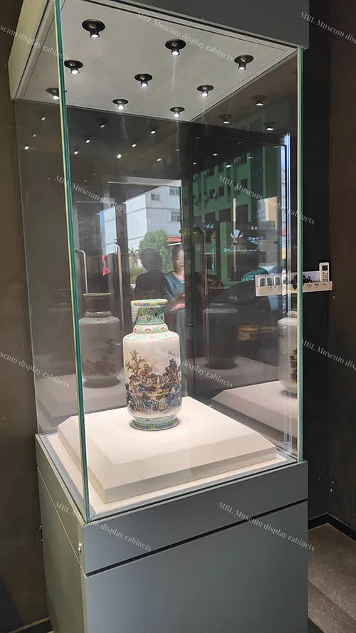 马孛罗珠宝展柜定制实拍图