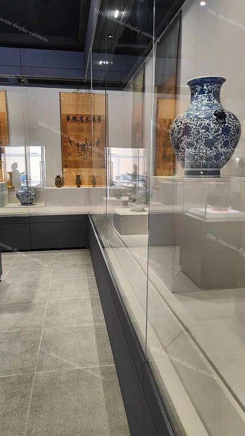 博物馆大型通柜｜全景式低反射玻璃文物展示柜 多件展品联排定制款