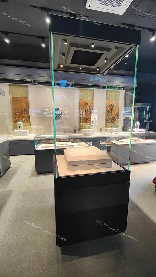 专业级无眩光照明+全密封防护 高端文物独立展柜定制