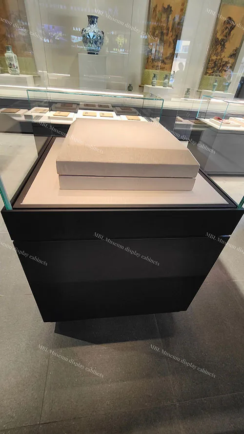 专业级无眩光照明+全密封防护 高端文物独立展柜定制