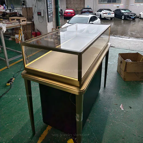 马孛罗珠宝展柜定制实拍图