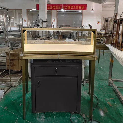 马孛罗珠宝展柜定制实拍图