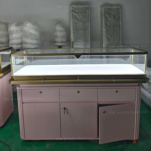 粉色竖纹珠宝销售柜台 香槟金包边玻璃LED柜 商场珠宝店接待洽谈柜
