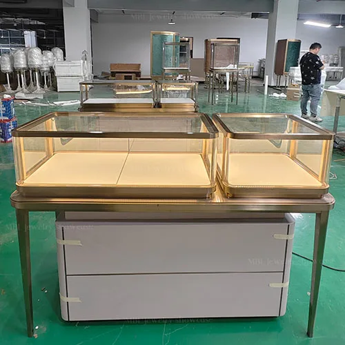 马孛罗珠宝展柜定制实拍图