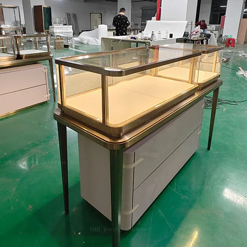 马孛罗珠宝展柜定制实拍图