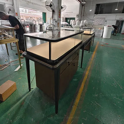 马孛罗珠宝展柜定制实拍图