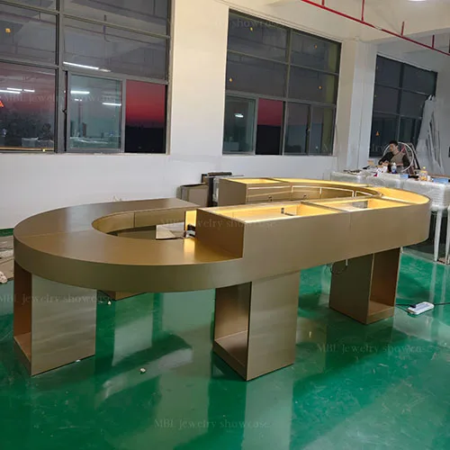 全金弧形珠宝中岛柜 打造门店轻奢感视觉中心