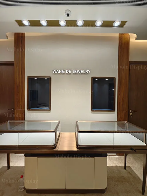 深圳WANG DE JEWELRY(办公楼店)| 现代轻奢珠宝展柜定制落地案例