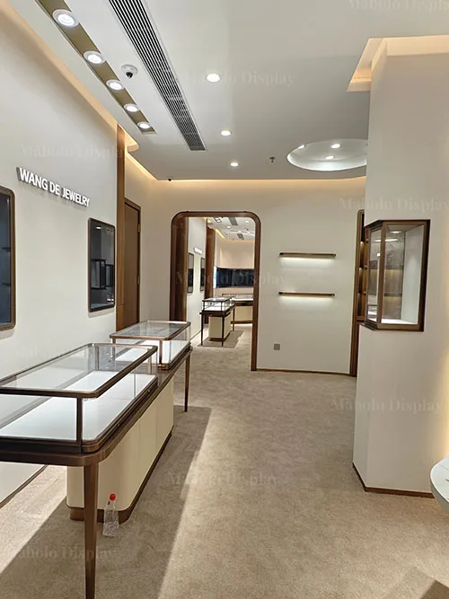 深圳WANG DE JEWELRY(办公楼店)| 现代轻奢珠宝展柜定制落地案例