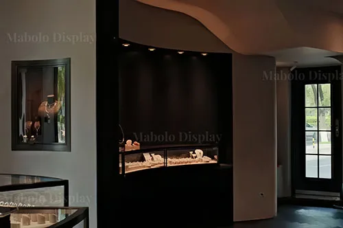 宁波LOTUS IN星玥珠宝 | 暗黑系高端珠宝展柜定制落地案例