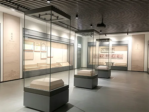 专业级无眩光照明+全密封防护 高端文物独立展柜定制